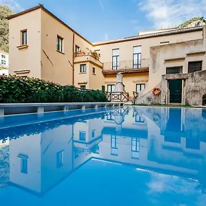 Alojamento de Acomodação e Pequeno-almoço Amalfi Resort, Amalfi